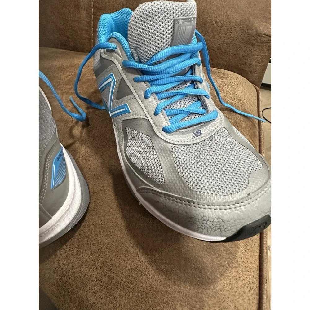 New Balance Women Sneaker Size 9.5 1540v3